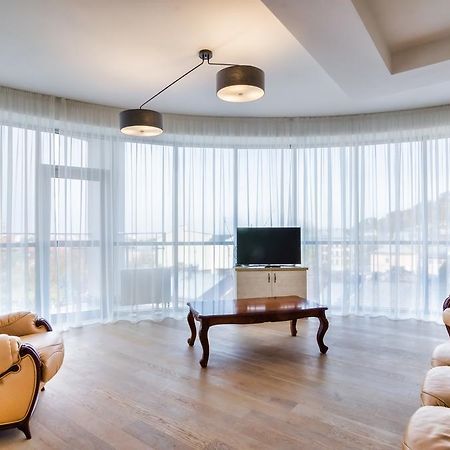 Leogrand Apartments Z Panoramoyu Lvova Eksteriør billede
